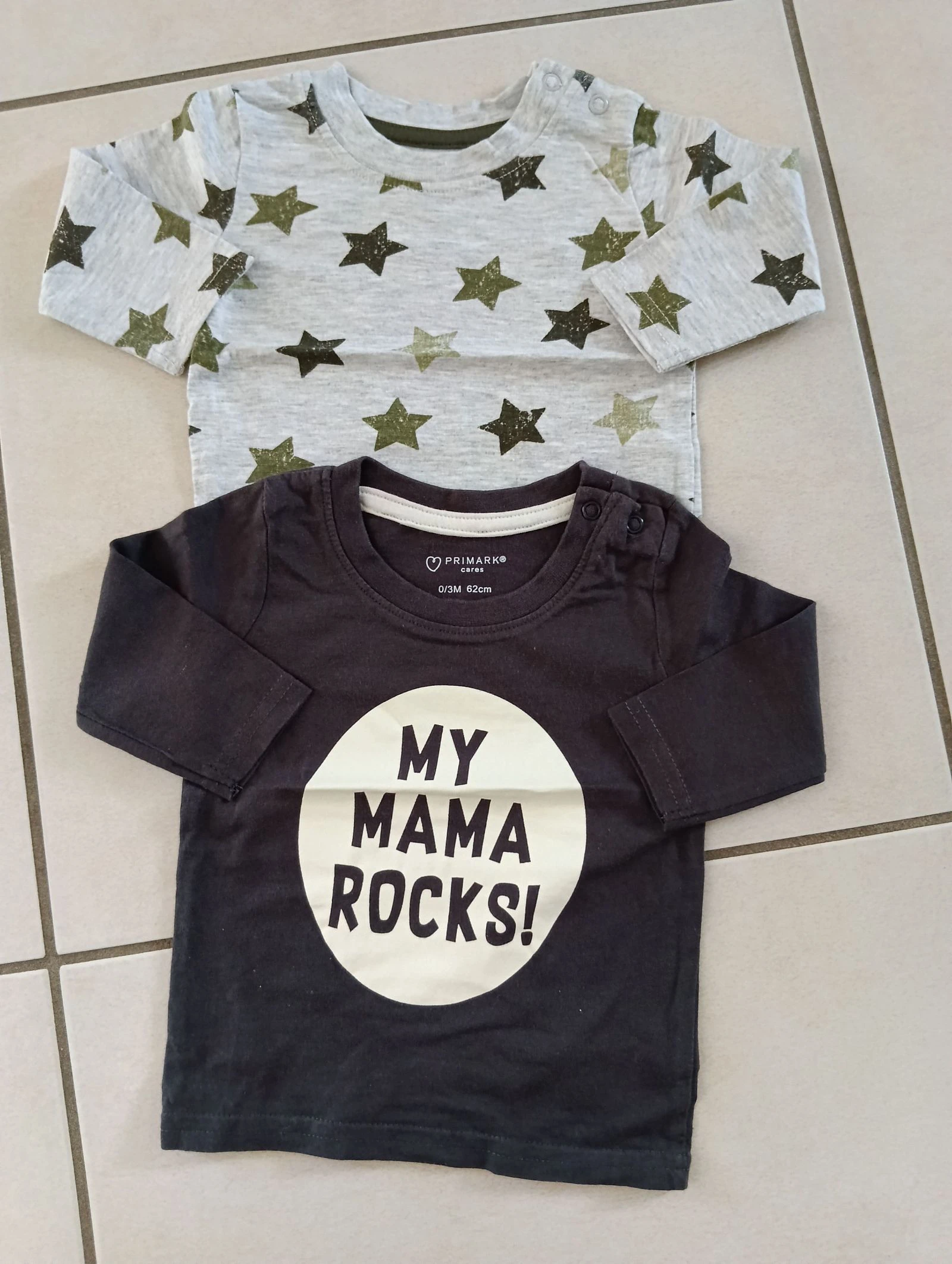 Lot de 2 tee-shirts Primark cares ML 3 MOIS